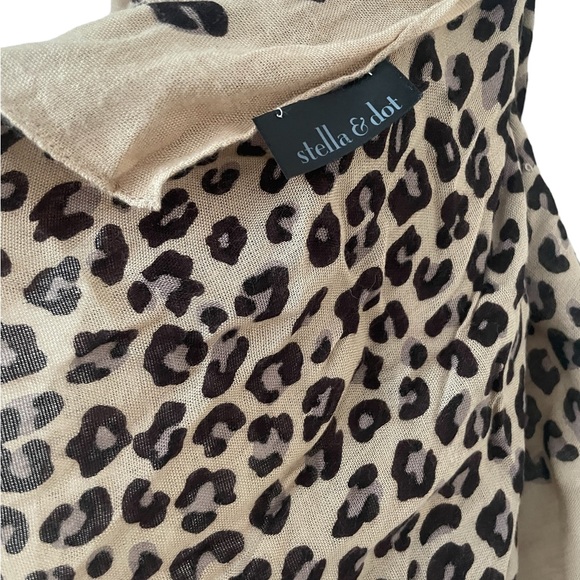 Stella & dot scarf leopard print - Picture 2 of 3